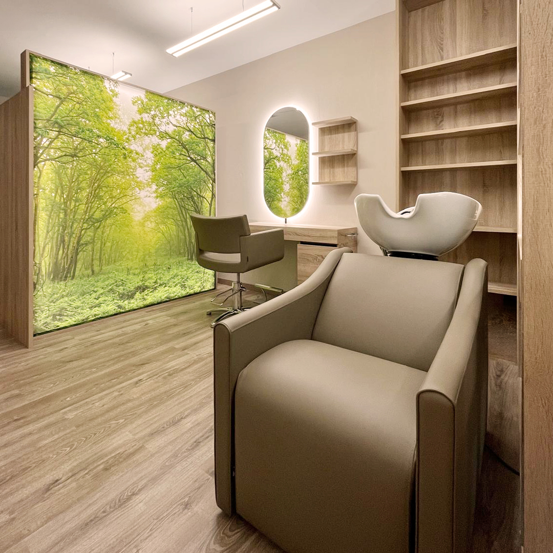 Immagine di un lavaggio beige all'interno del salone 
